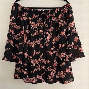 Off the shoulder quarter sleeve top